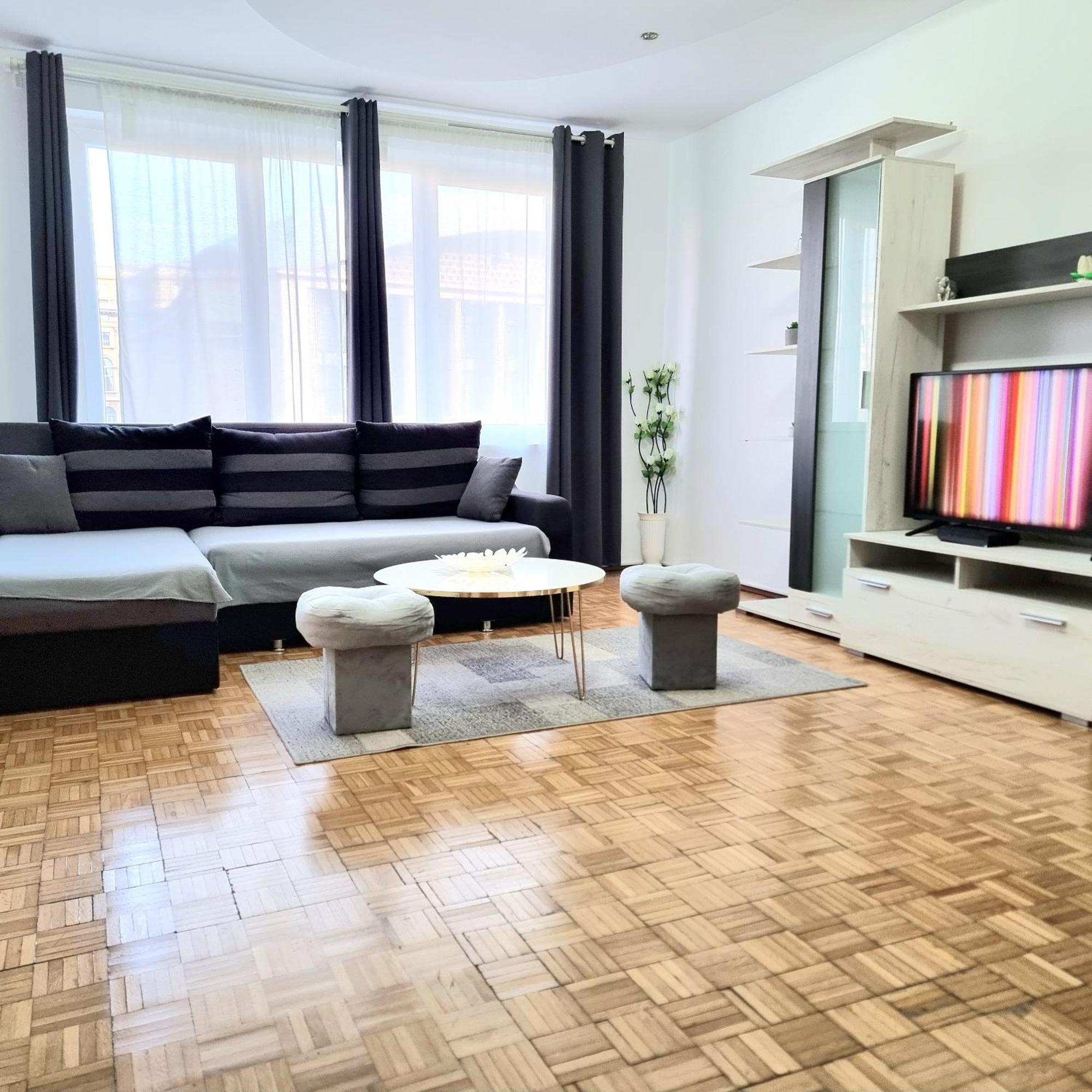Chic Sanctuary One-Bedroom Retreat With Spectacular Landmark Views Of The Concert Hall Βουκουρέστι Εξωτερικό φωτογραφία