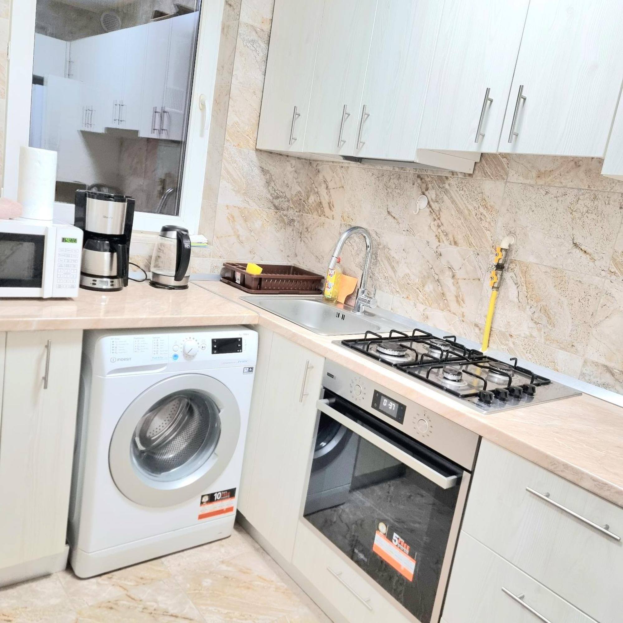 Chic Sanctuary One-Bedroom Retreat With Spectacular Landmark Views Of The Concert Hall Βουκουρέστι Εξωτερικό φωτογραφία