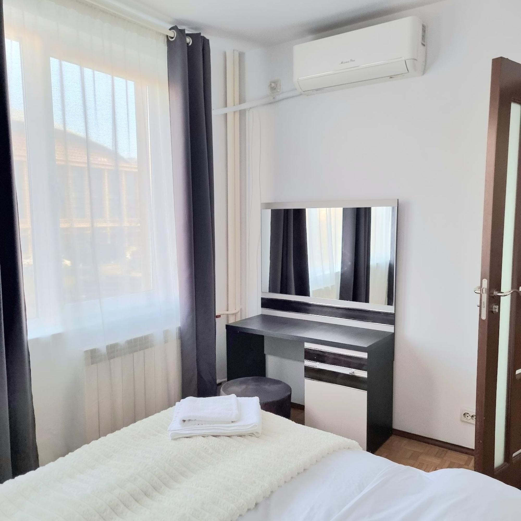 Chic Sanctuary One-Bedroom Retreat With Spectacular Landmark Views Of The Concert Hall Βουκουρέστι Εξωτερικό φωτογραφία