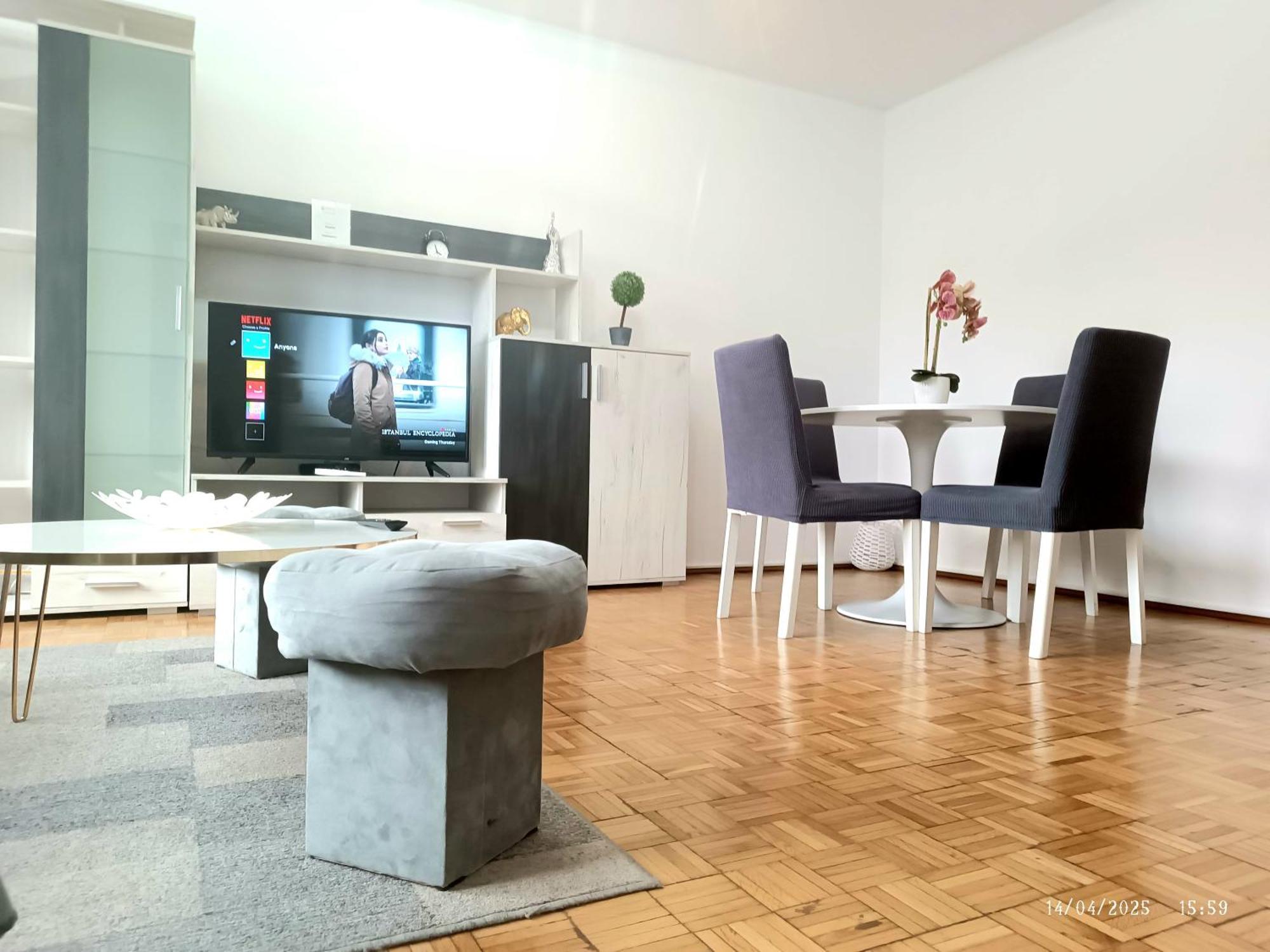 Chic Sanctuary One-Bedroom Retreat With Spectacular Landmark Views Of The Concert Hall Βουκουρέστι Εξωτερικό φωτογραφία