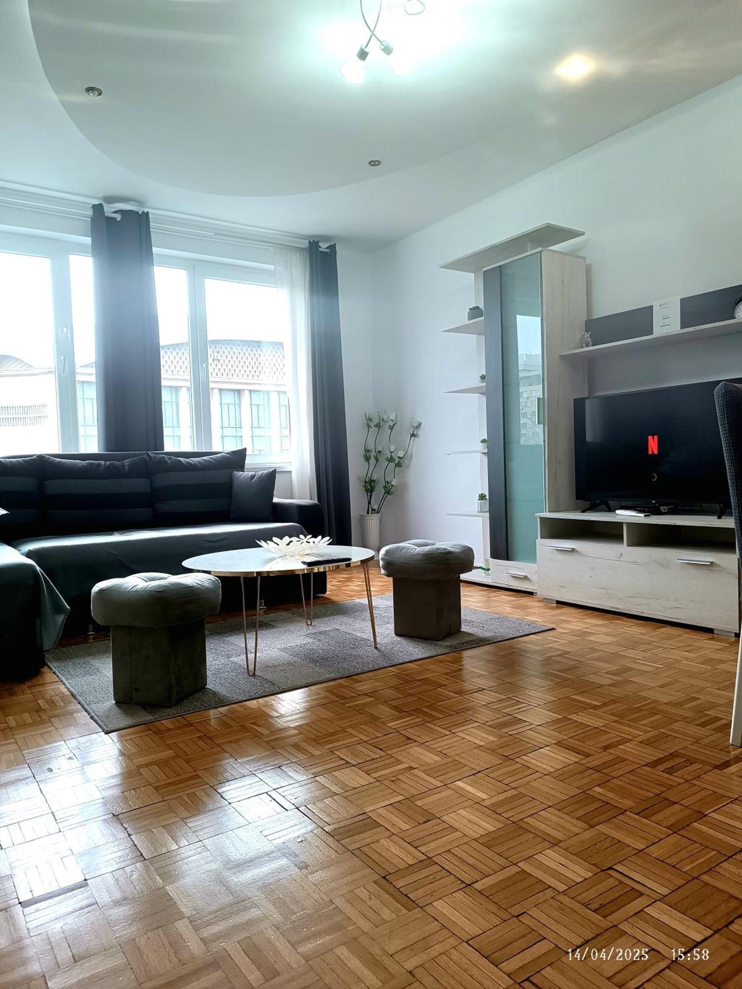 Chic Sanctuary One-Bedroom Retreat With Spectacular Landmark Views Of The Concert Hall Βουκουρέστι Εξωτερικό φωτογραφία