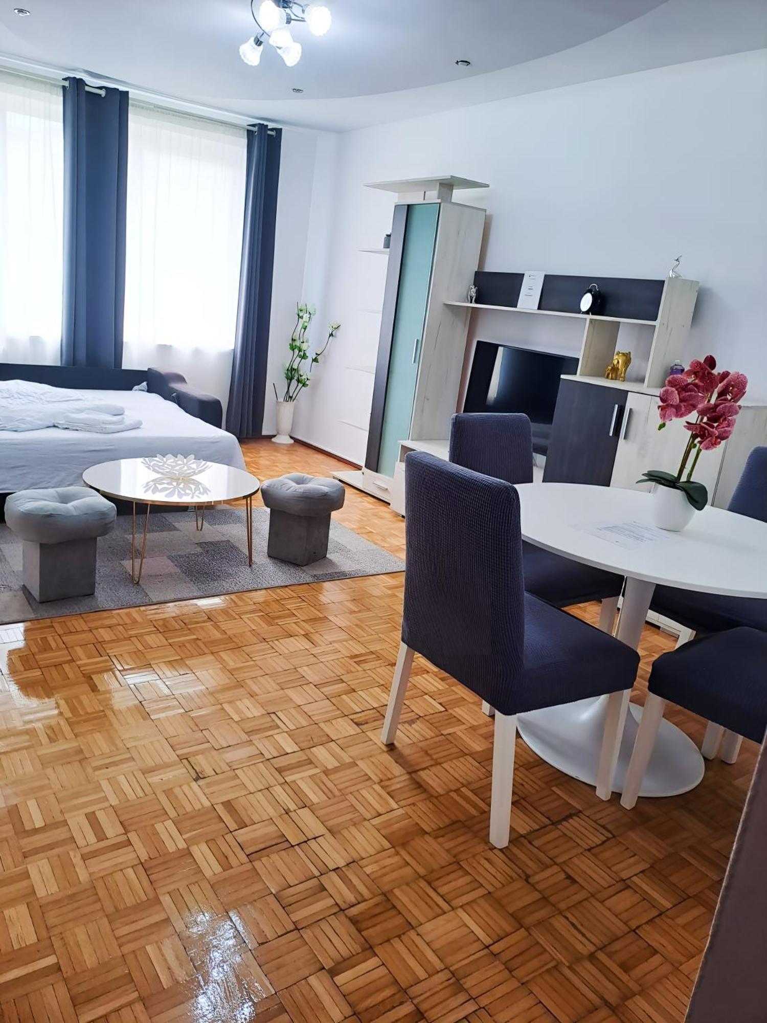 Chic Sanctuary One-Bedroom Retreat With Spectacular Landmark Views Of The Concert Hall Βουκουρέστι Εξωτερικό φωτογραφία